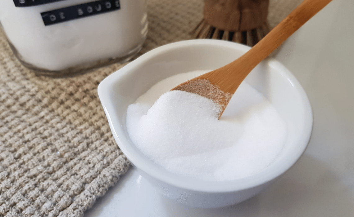 Bicarbonate de soude & vinaigre blanc : comment les utiliser ?