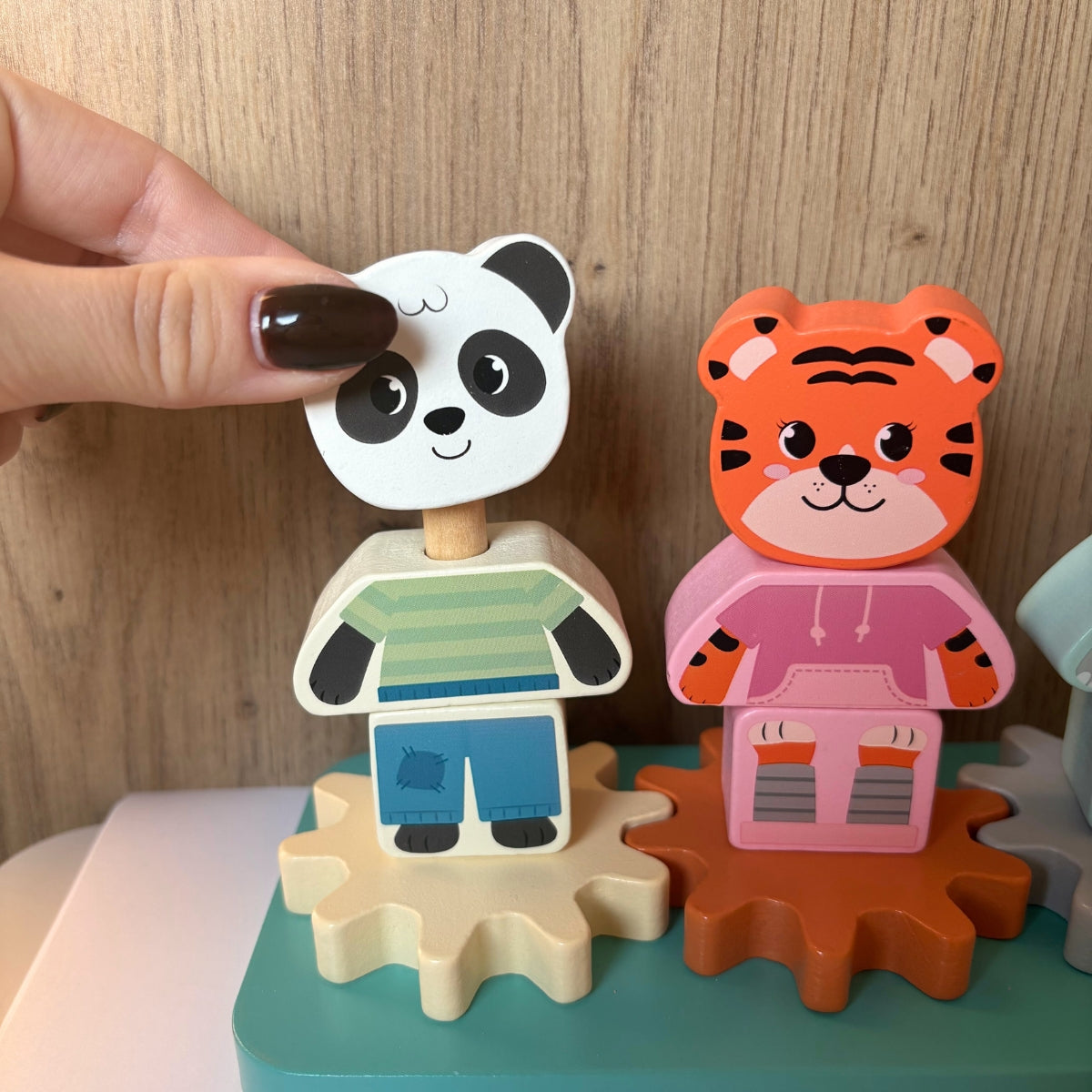 Jouet à empiler avec roue dentée « Jungle Friends » en bois