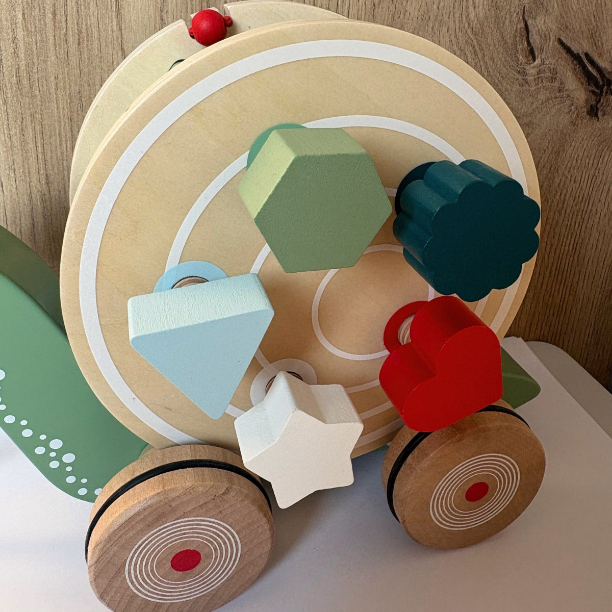 Escargot à tirer & à encastrer – Jouet motricité en bois