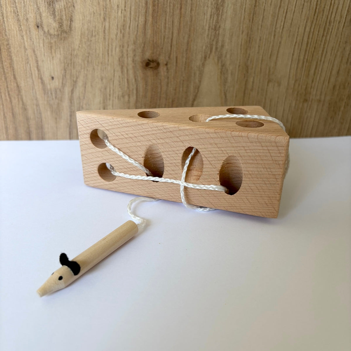 Jeu d'enfilage fromage et souris