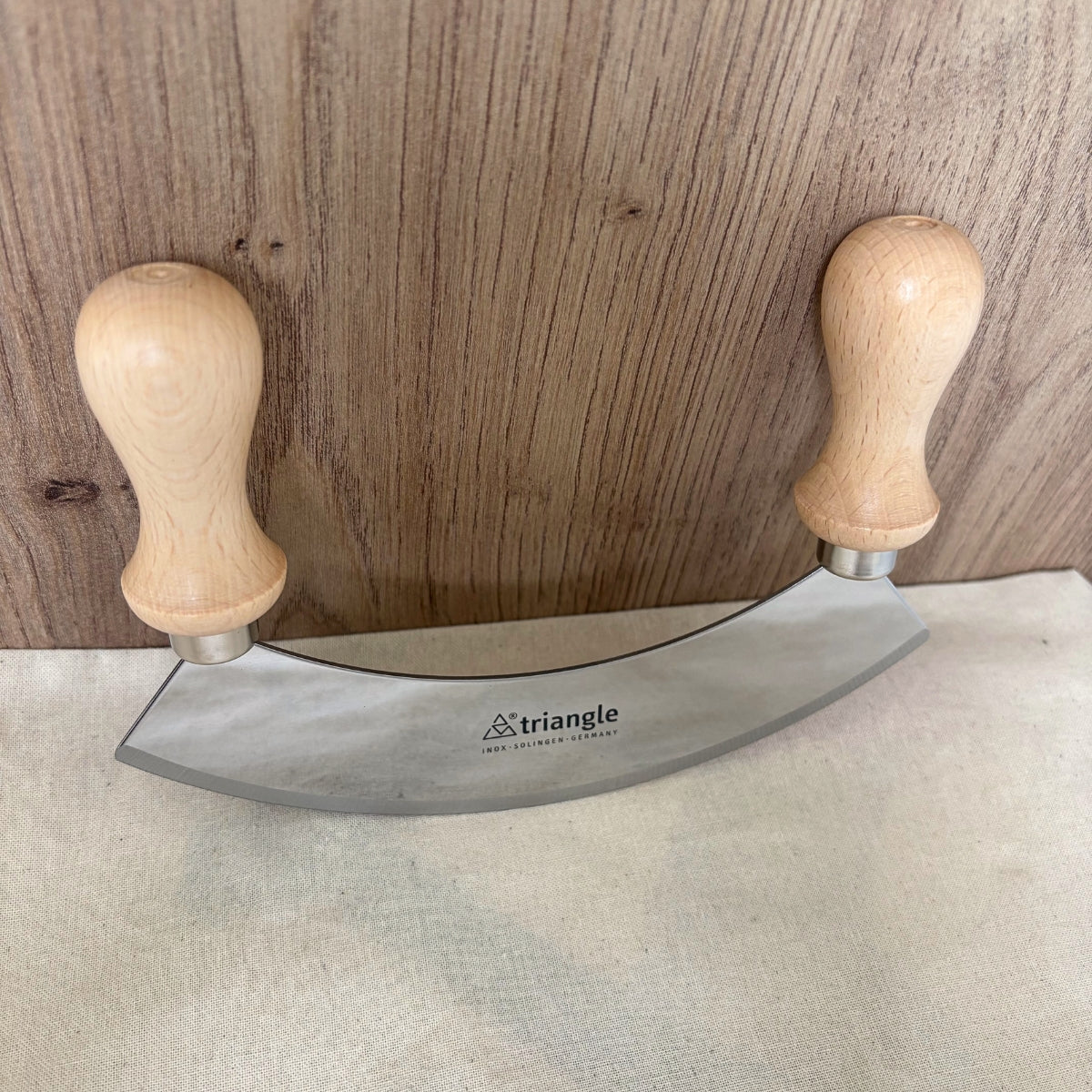 Hachoir Berceuse Triangle 18 cm – lame simple inox & manches hêtre, coupe pro