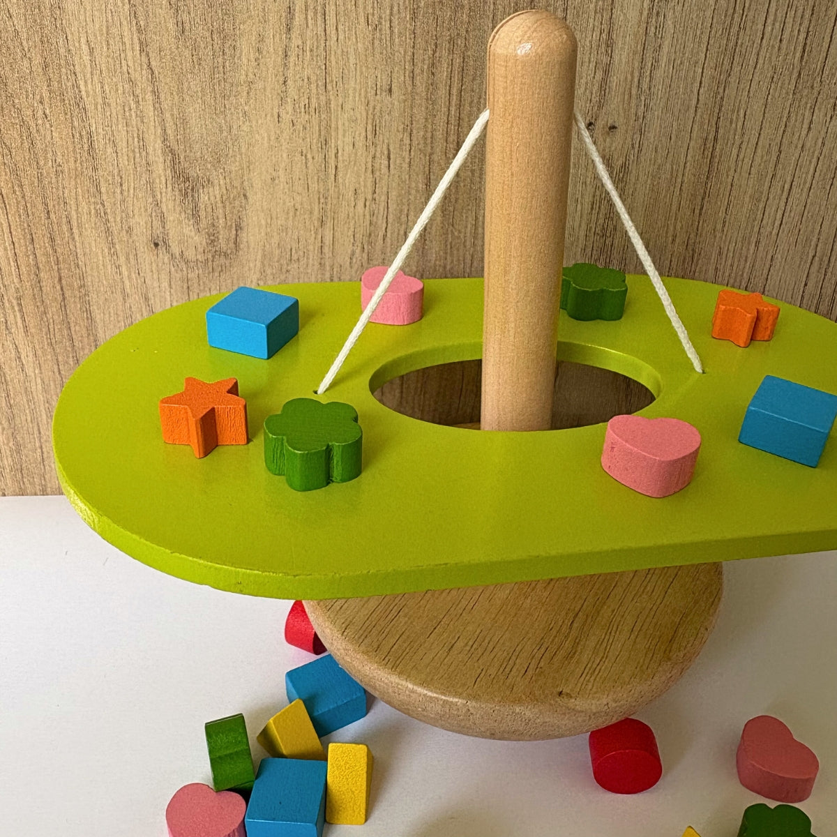 Jeu du balancier coloré en bois