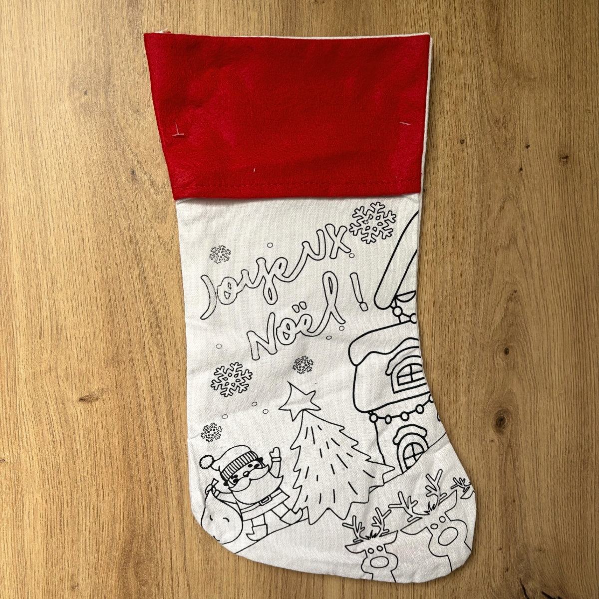 Chaussette de Noël à colorier avec feutres – activité créative & déco festive