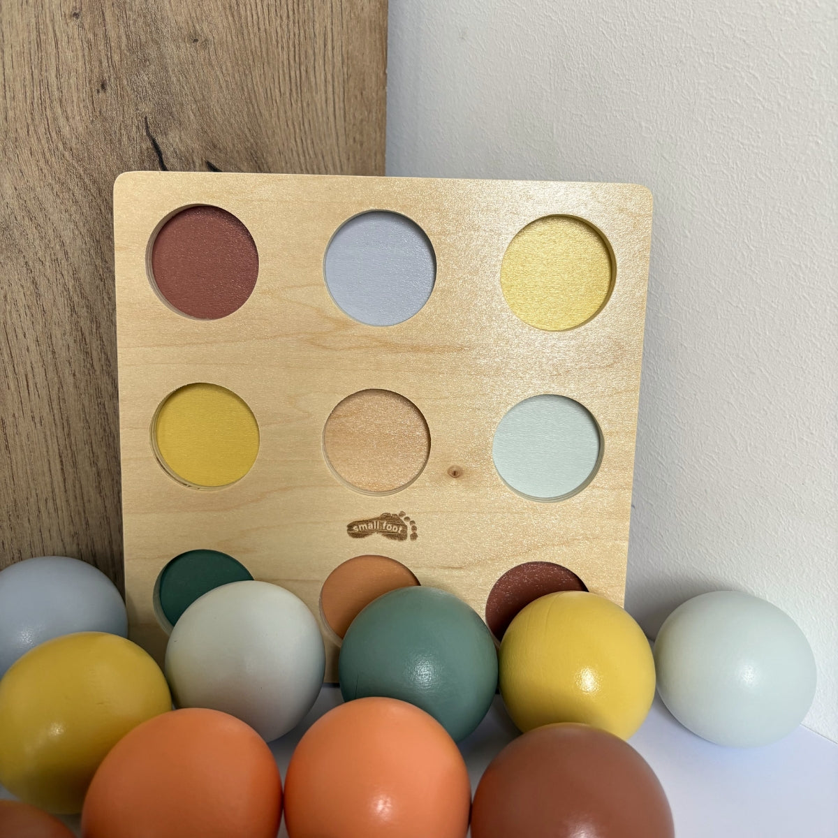 Jeu d’éveil en bois de tri Montessori avec boules colorées