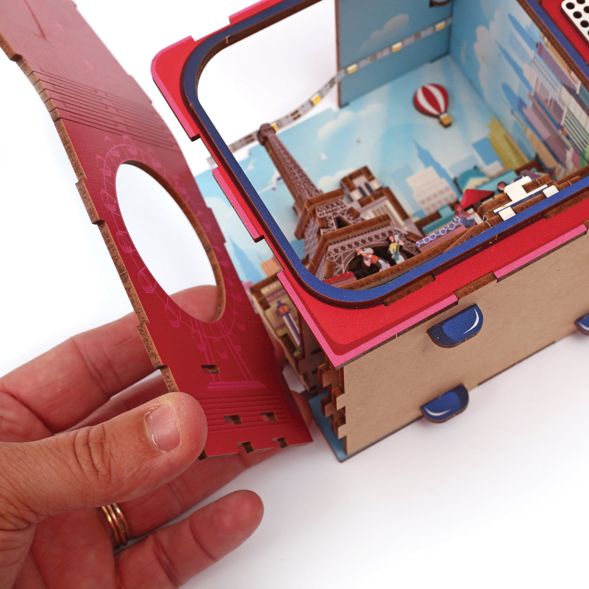 Maquette 3D Bois TV Paris | Kit Modélisme Miniature à Construire
