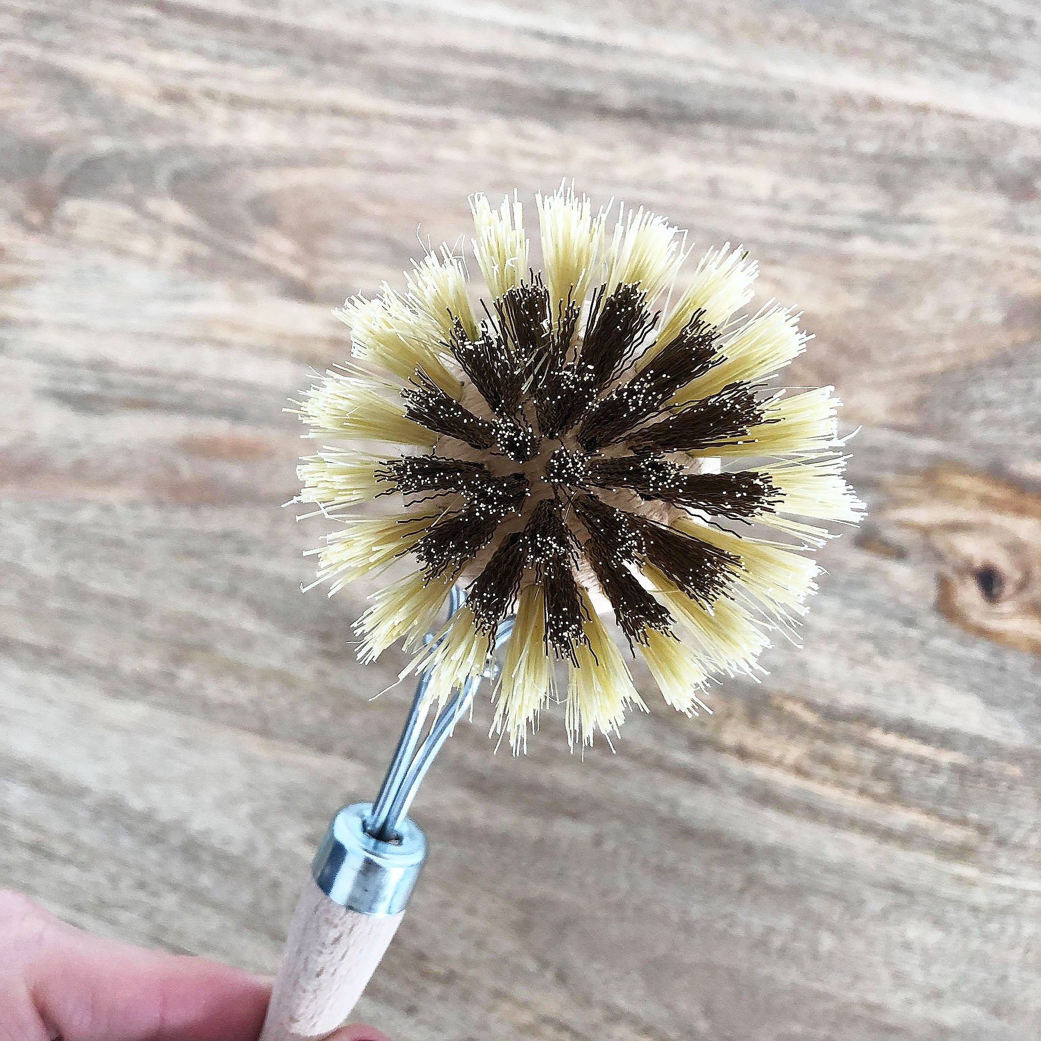 Brosse vaisselle en laiton à tête rechargeable