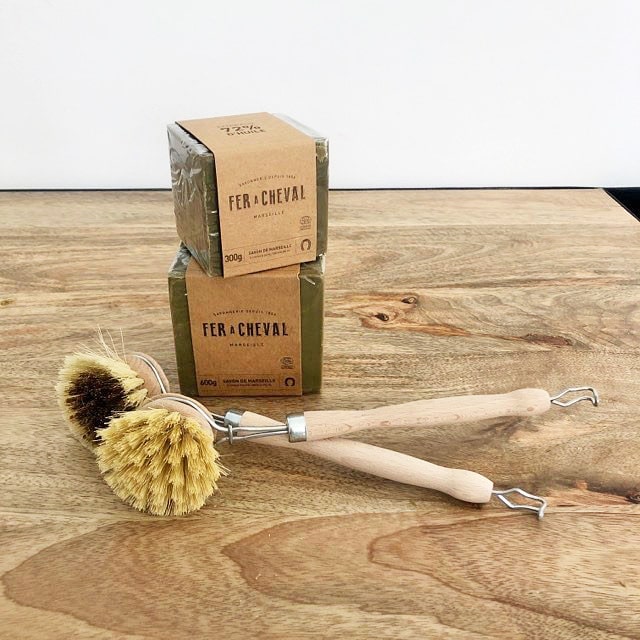 KIT | Savon de Marseille 300 ou 600 G et sa brosse vaisselle laiton ou fibre