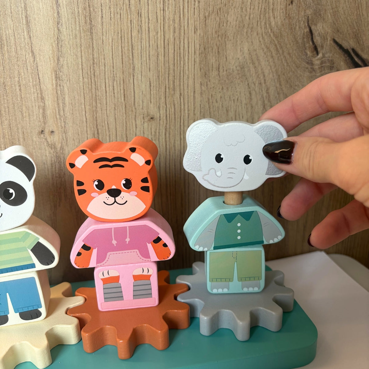 Jouet à empiler avec roue dentée « Jungle Friends » en bois