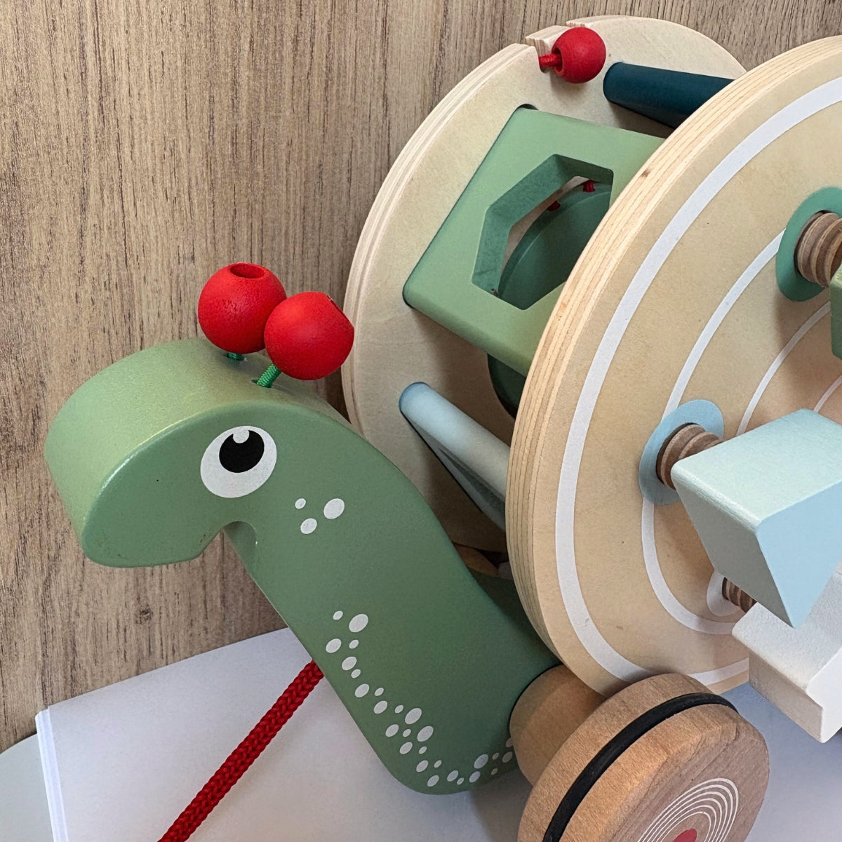 Escargot à tirer & à encastrer – Jouet motricité en bois