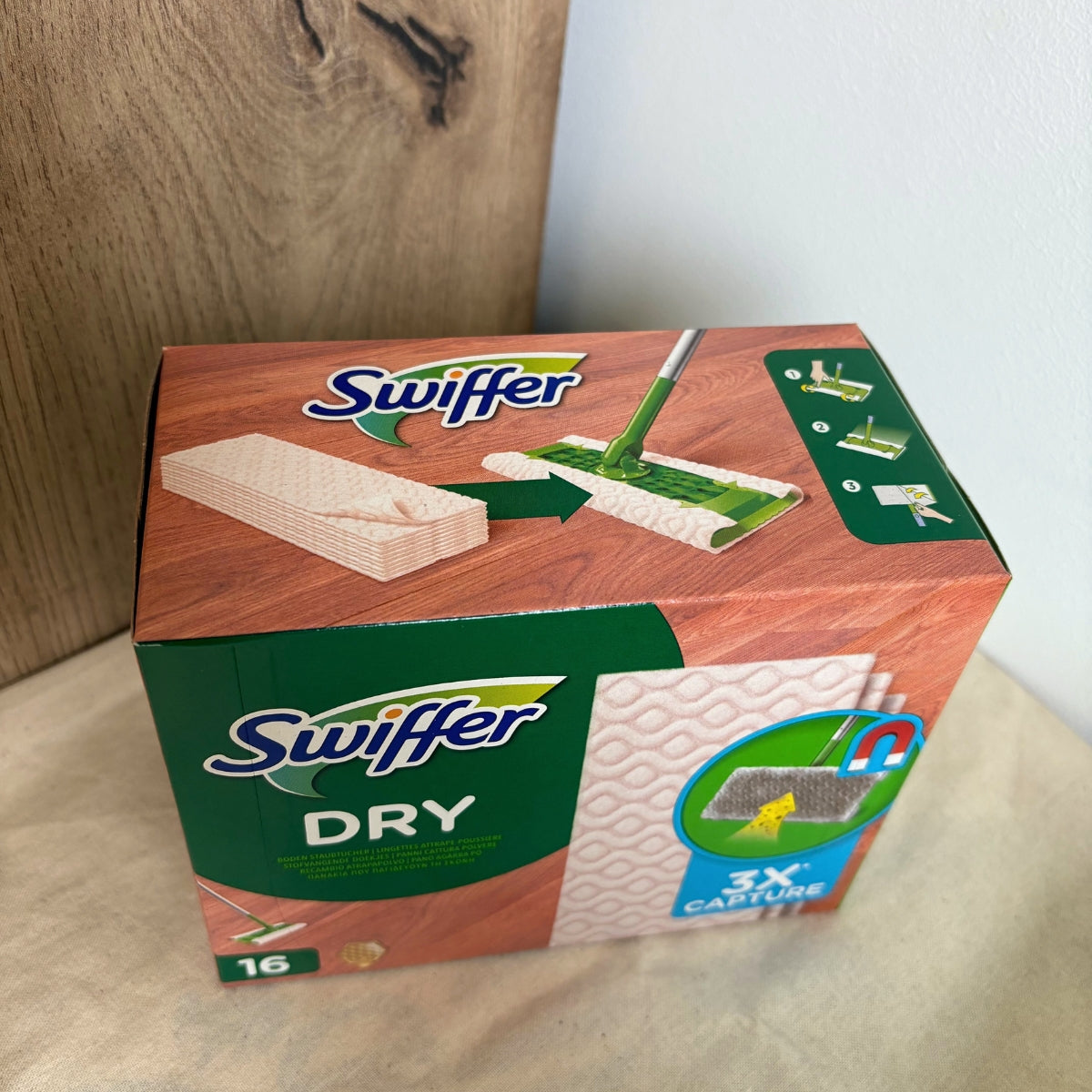 Swiffer Dry Recharge Lingettes Balai « Attrape-Poussière » – 16 Lingettes