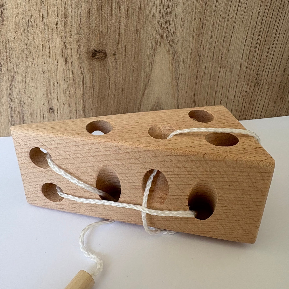 Jeu d'enfilage fromage et souris