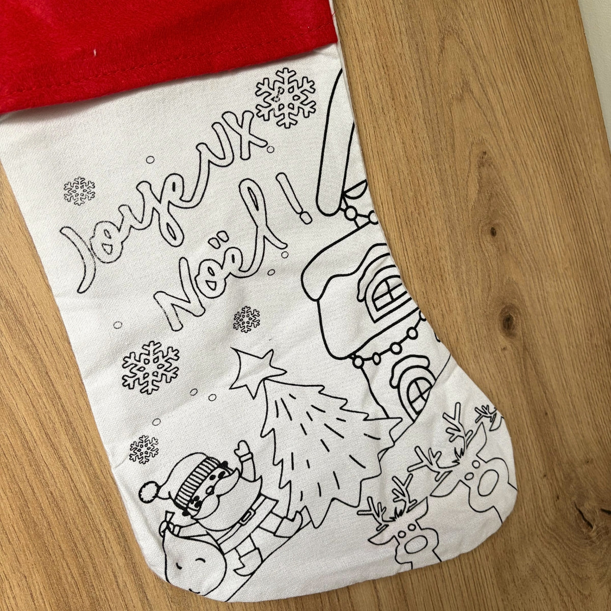 Chaussette de Noël à colorier avec feutres – activité créative & déco festive