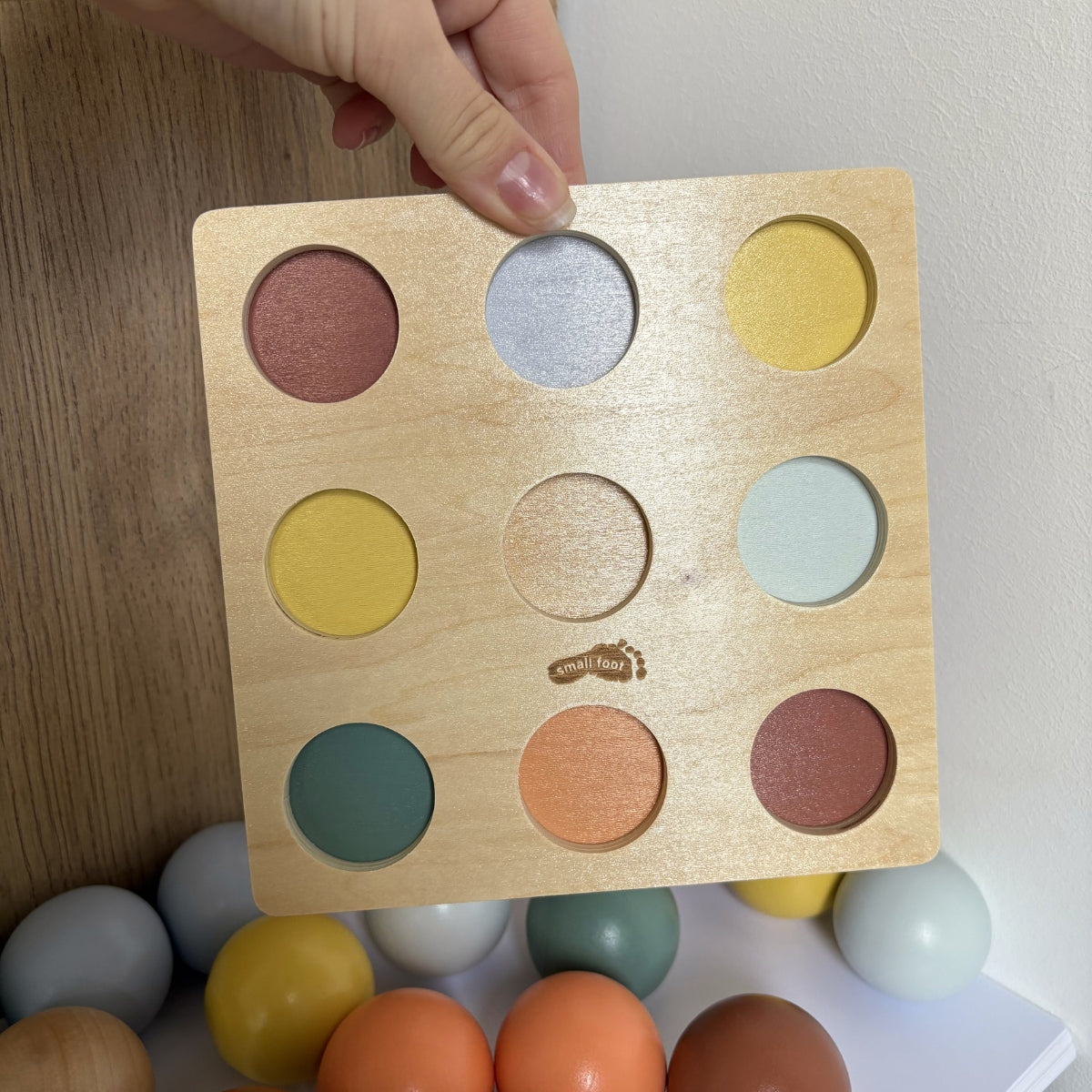 Jeu d’éveil en bois de tri Montessori avec boules colorées