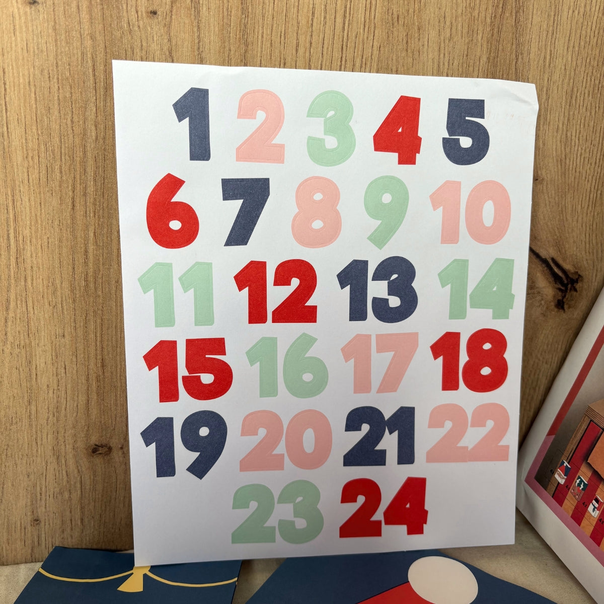 Kit pour faire son propre calendrier de l’Avent - Santa & Friends