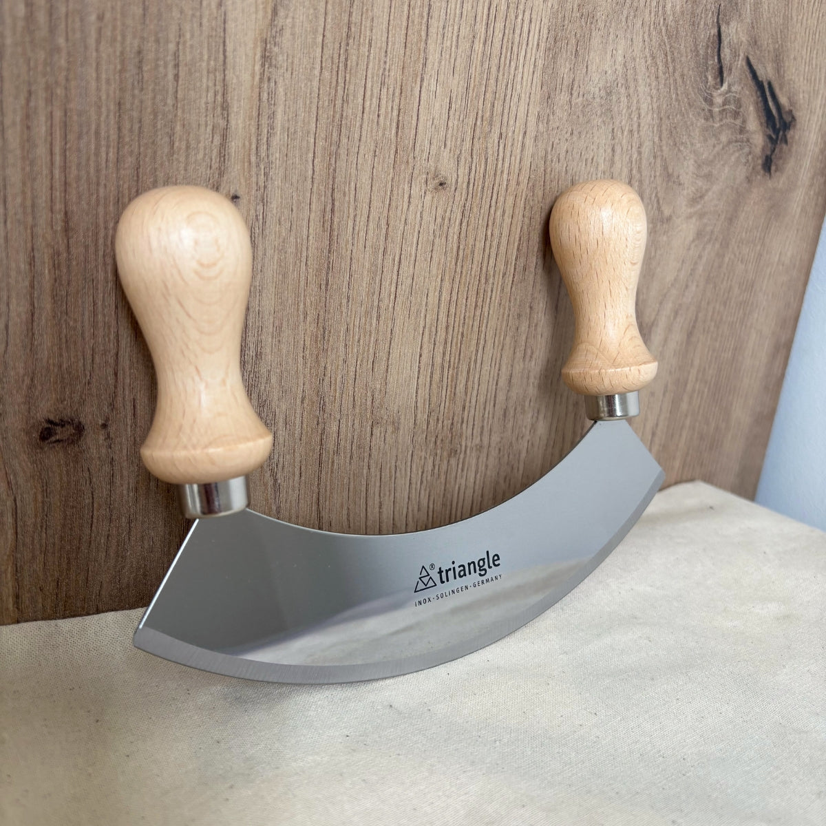 Hachoir Berceuse Triangle 18 cm – lame simple inox & manches hêtre, coupe pro