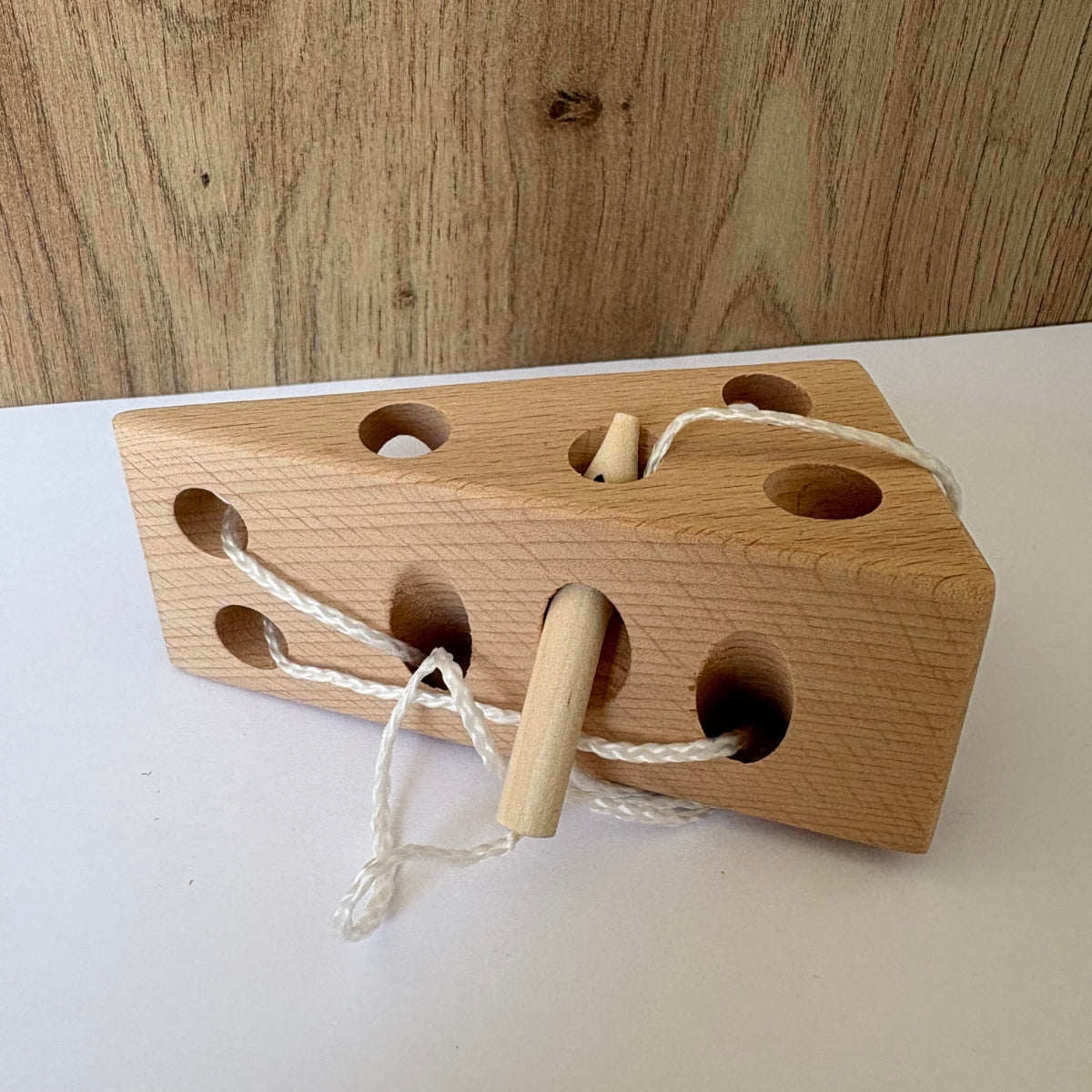Jeu d'enfilage fromage et souris