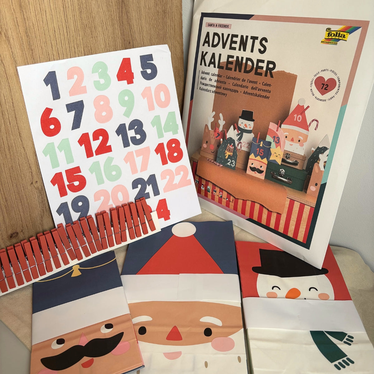 Kit pour faire son propre calendrier de l’Avent - Santa & Friends
