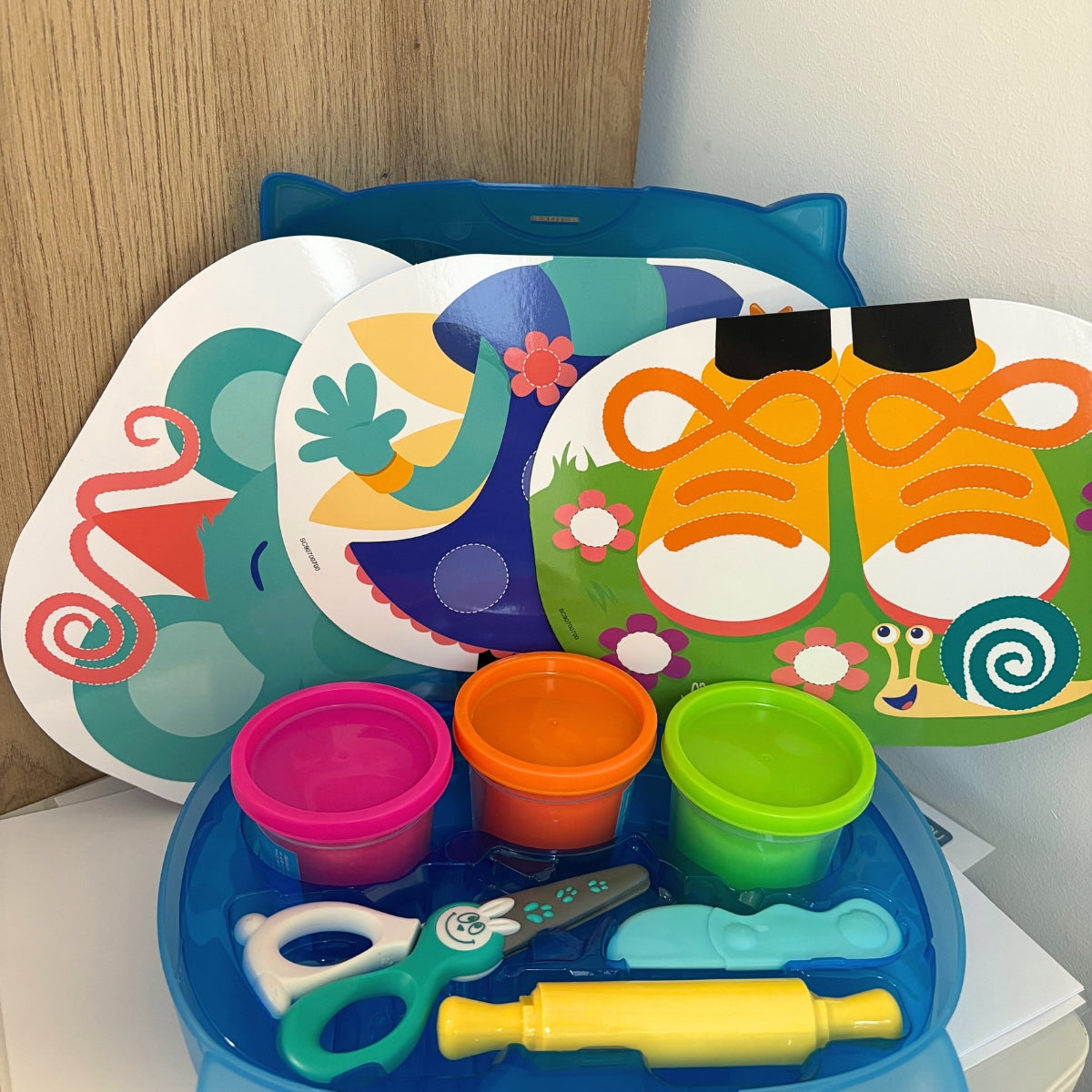 Valisette de pâte à modeler et accessoires 9 pièces