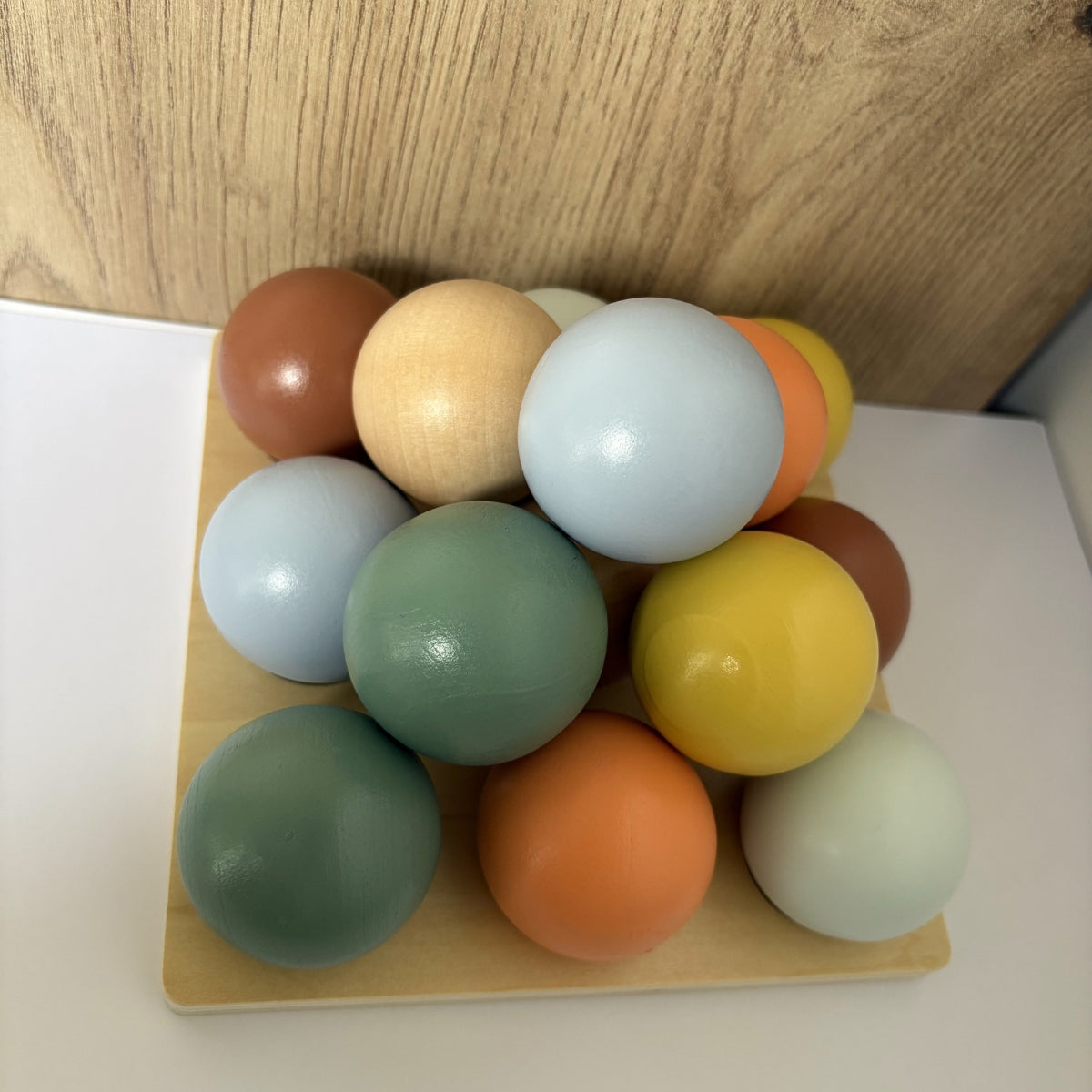 Jeu d’éveil en bois de tri Montessori avec boules colorées