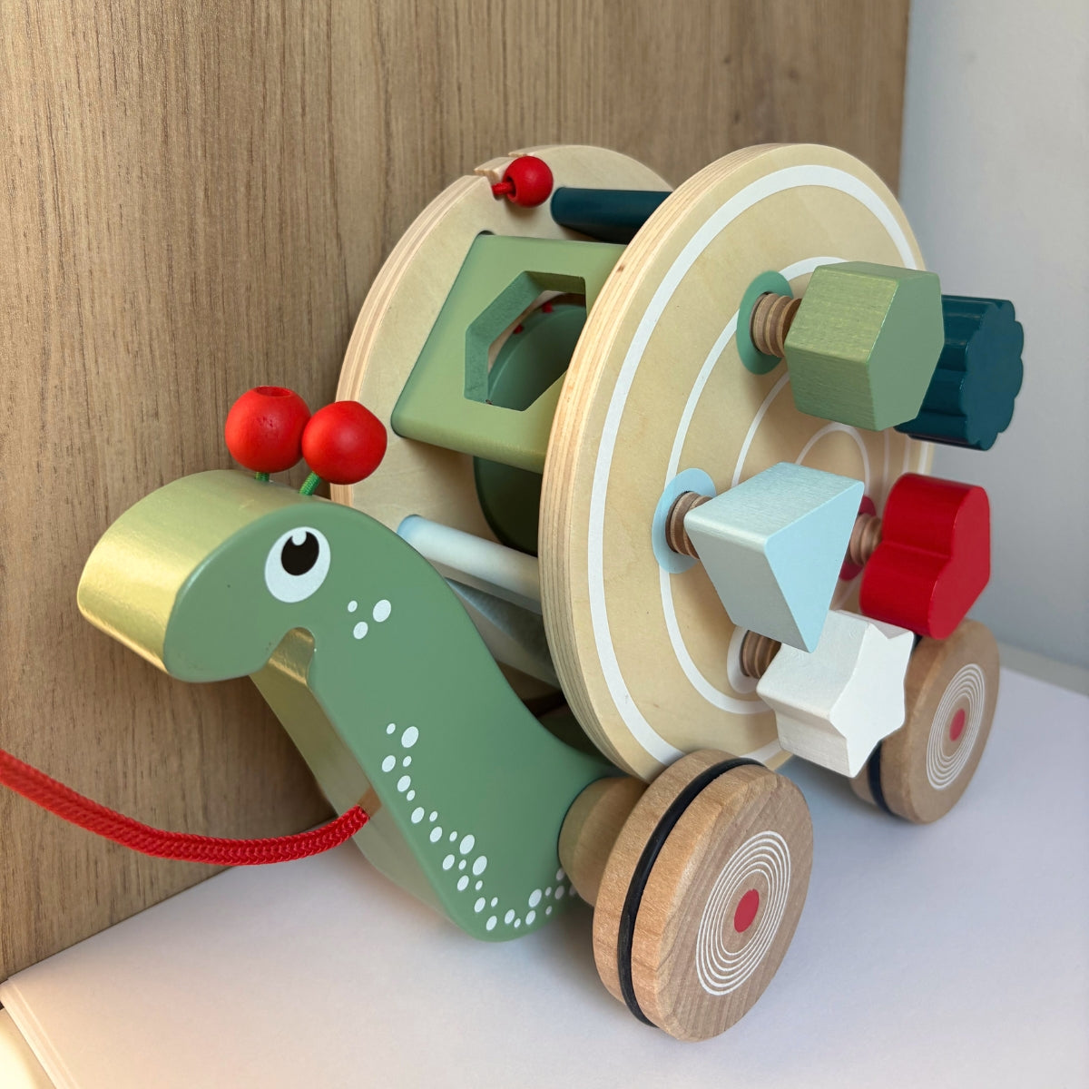 Escargot à tirer & à encastrer – Jouet motricité en bois