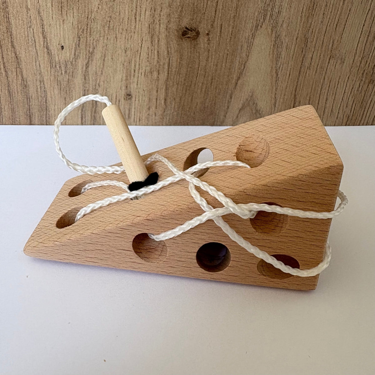 Jeu d'enfilage fromage et souris