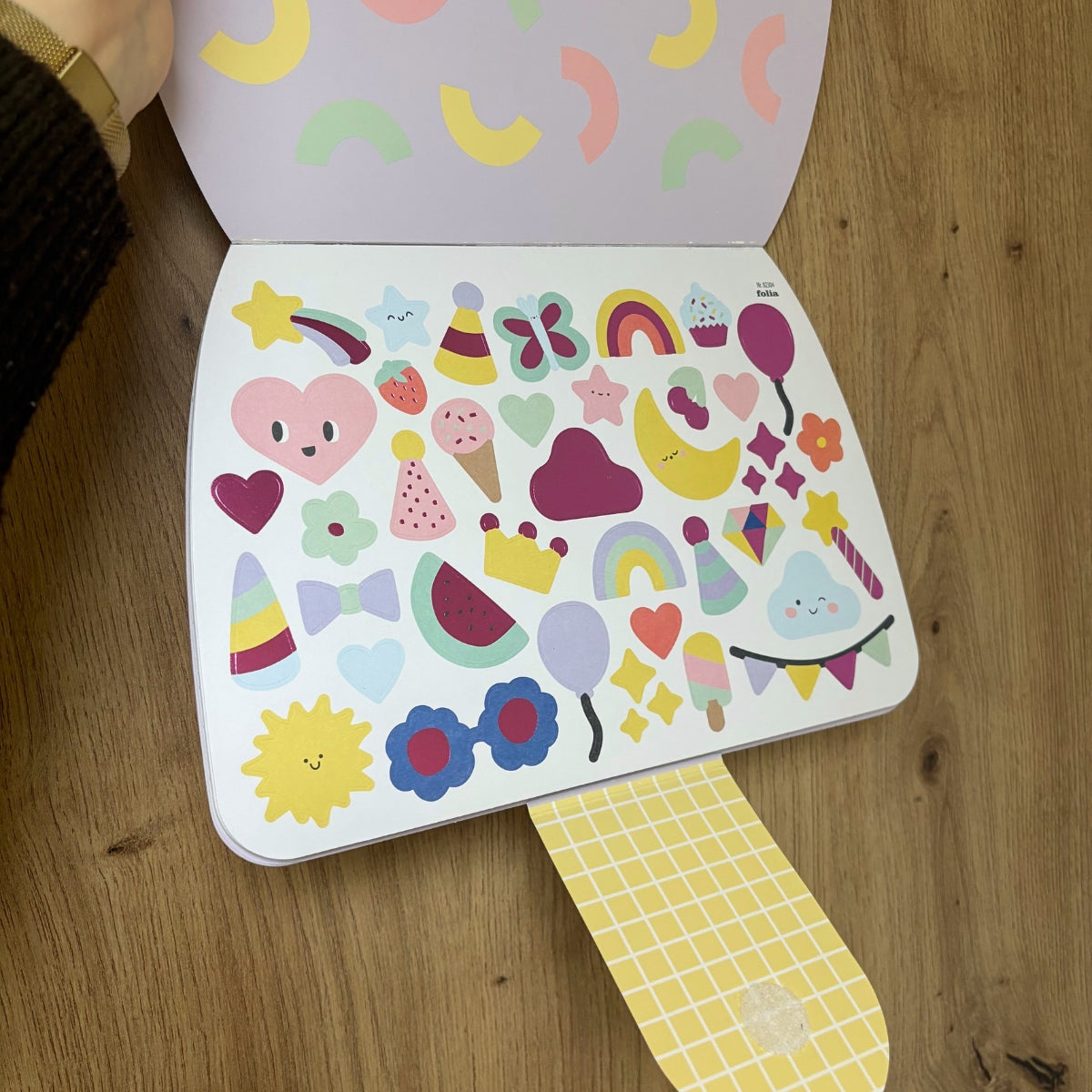 Cahier de coloriage avec stickers – RAINBOW DREAMS