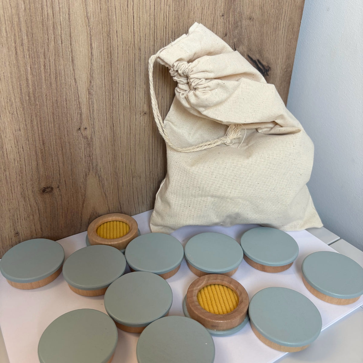 Jeu de mémo tactile « Sensory » – Mémoire & toucher en bois et tissus