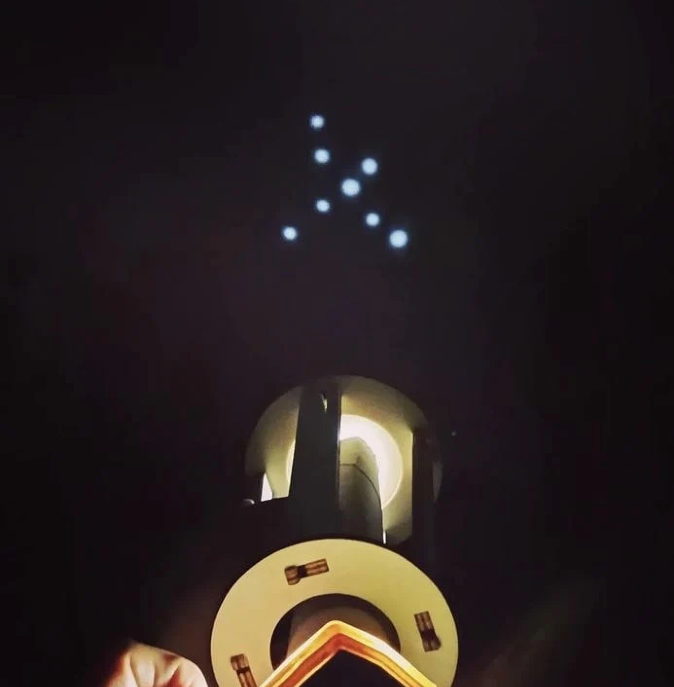 Construis ton projecteur de constellations en bois