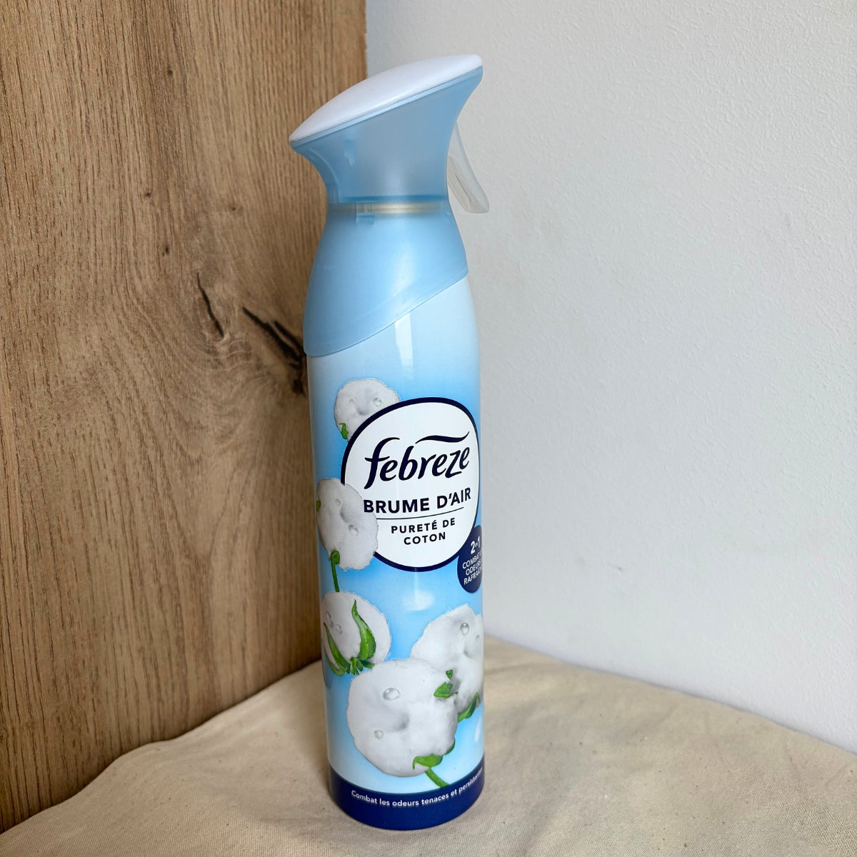 Désodorisant Spray Febreze Brume d’Air « Pureté de Coton » – 185 mL