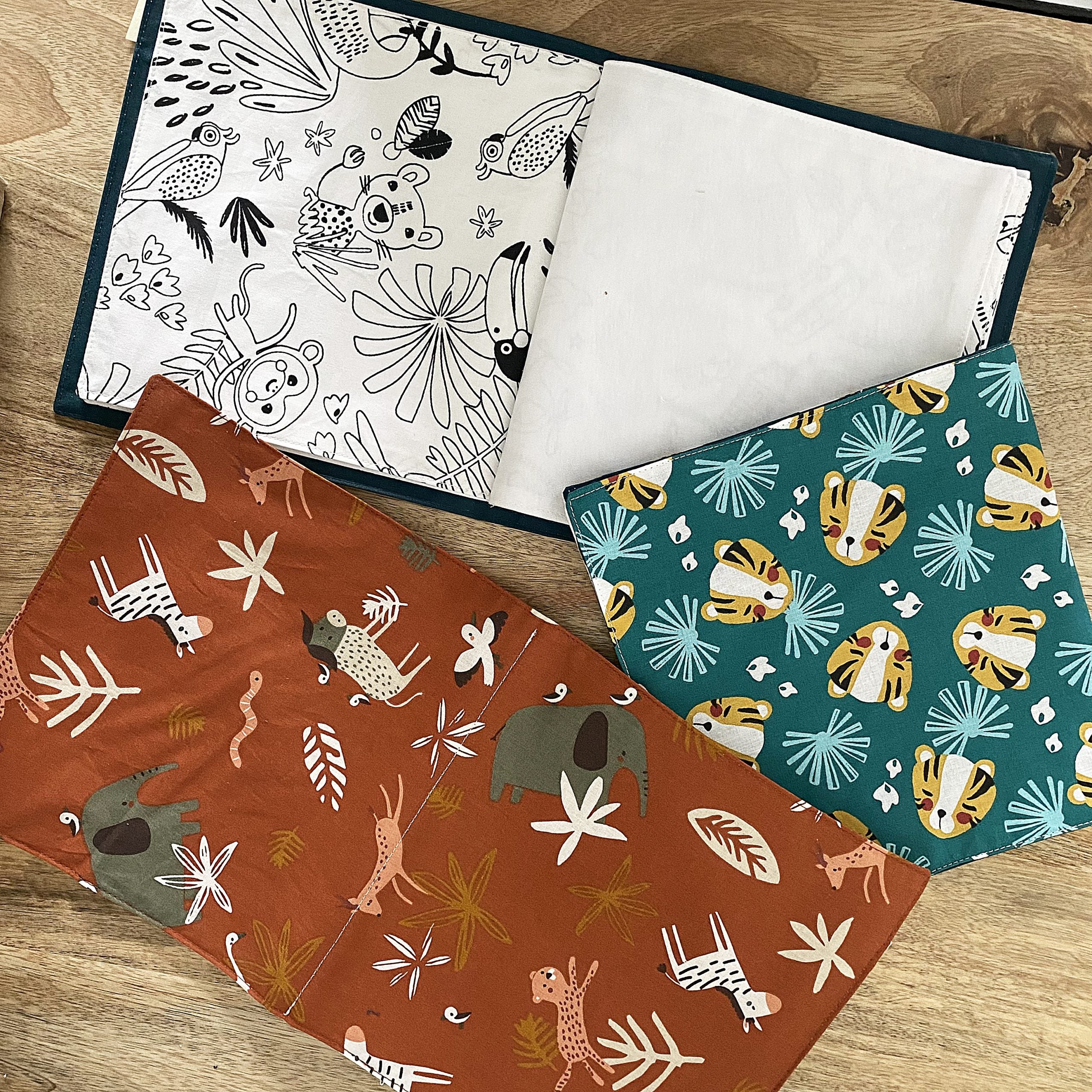 Livre de coloriage en tissu