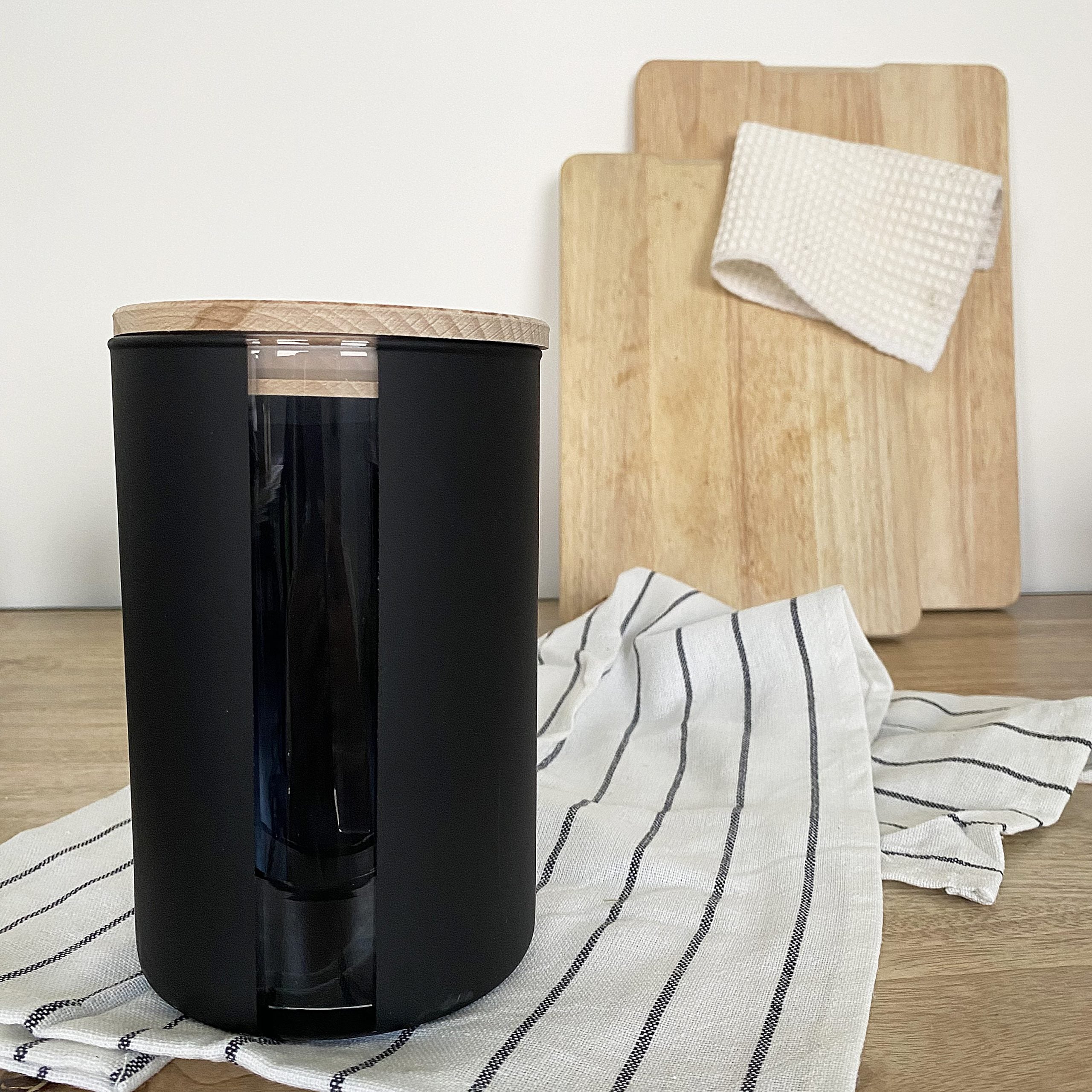 Bocaux en verre noir avec bouchon en bois de hêtre