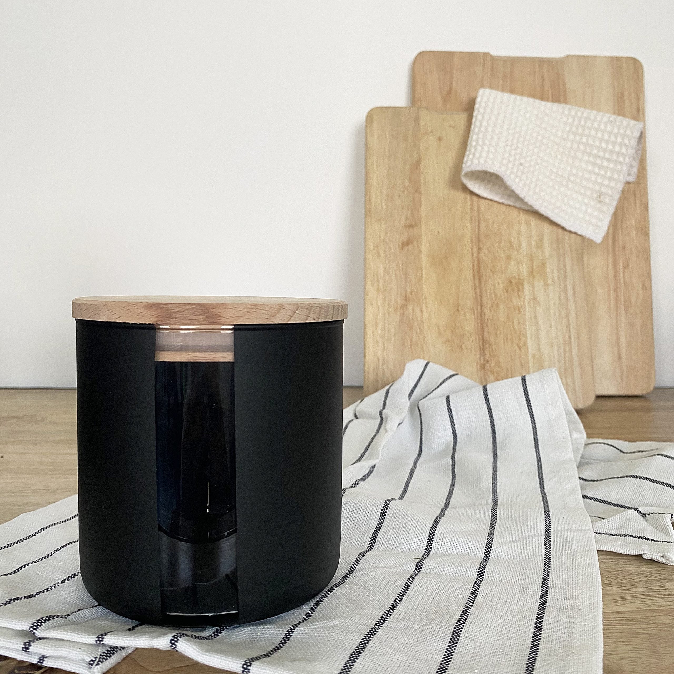 Bocaux en verre noir avec bouchon en bois de hêtre