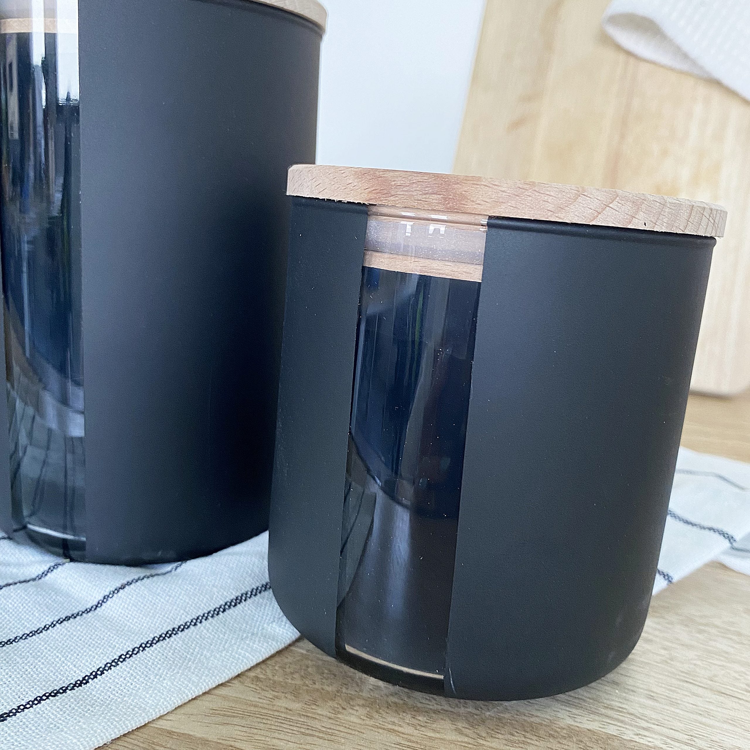 Bocaux en verre noir avec bouchon en bois de hêtre