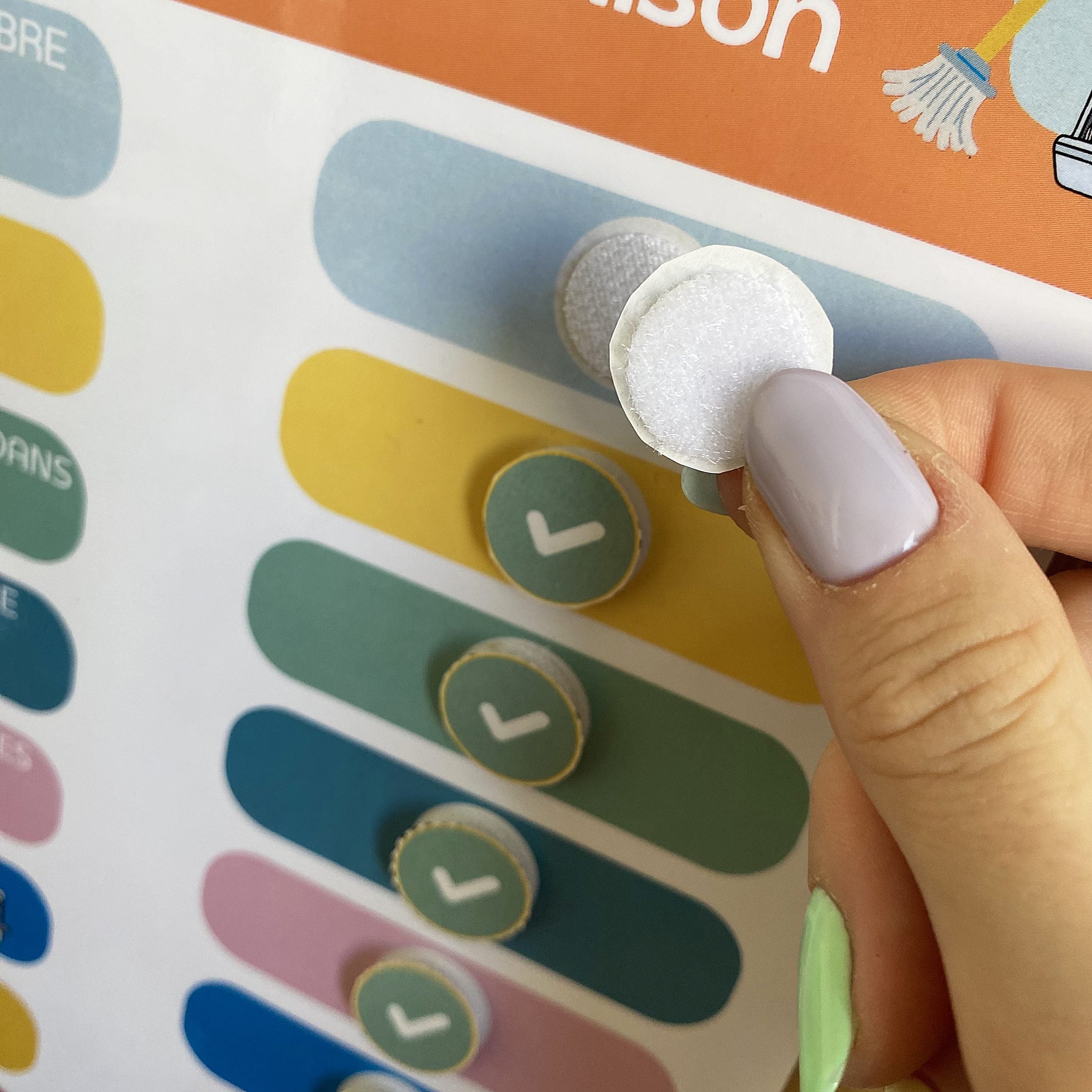 J’apprends à effectuer quelques tâches à la maison
