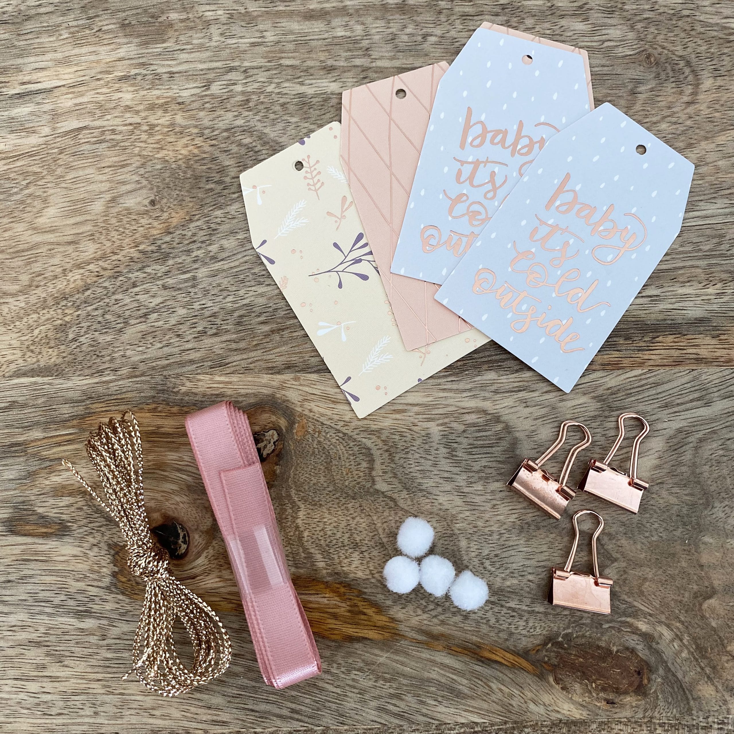 Kit d'emballage cadeaux (étiquettes, stickers, décorations, cordelettes) pastel de Noël