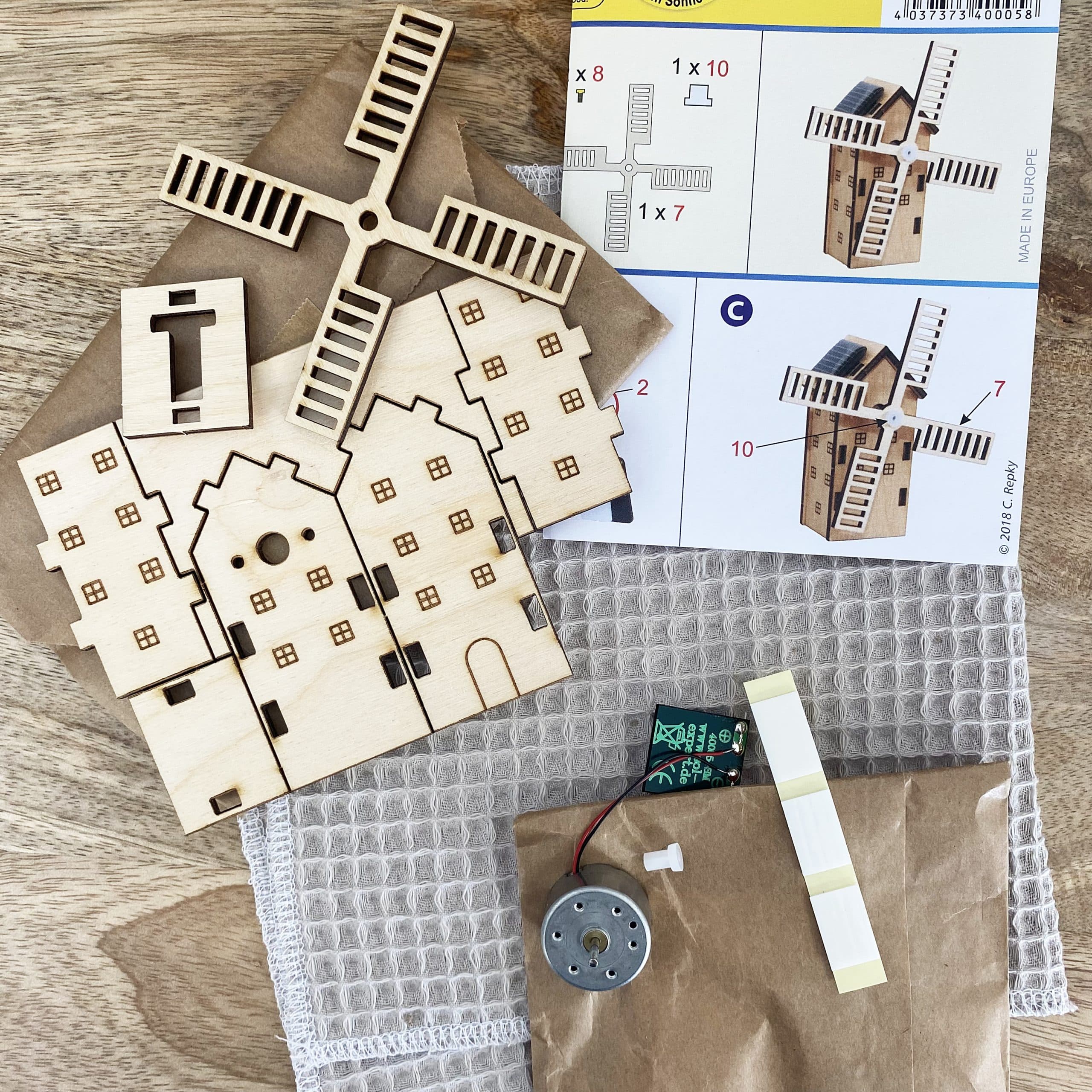 Maquette solaire en bois - Petit moulin