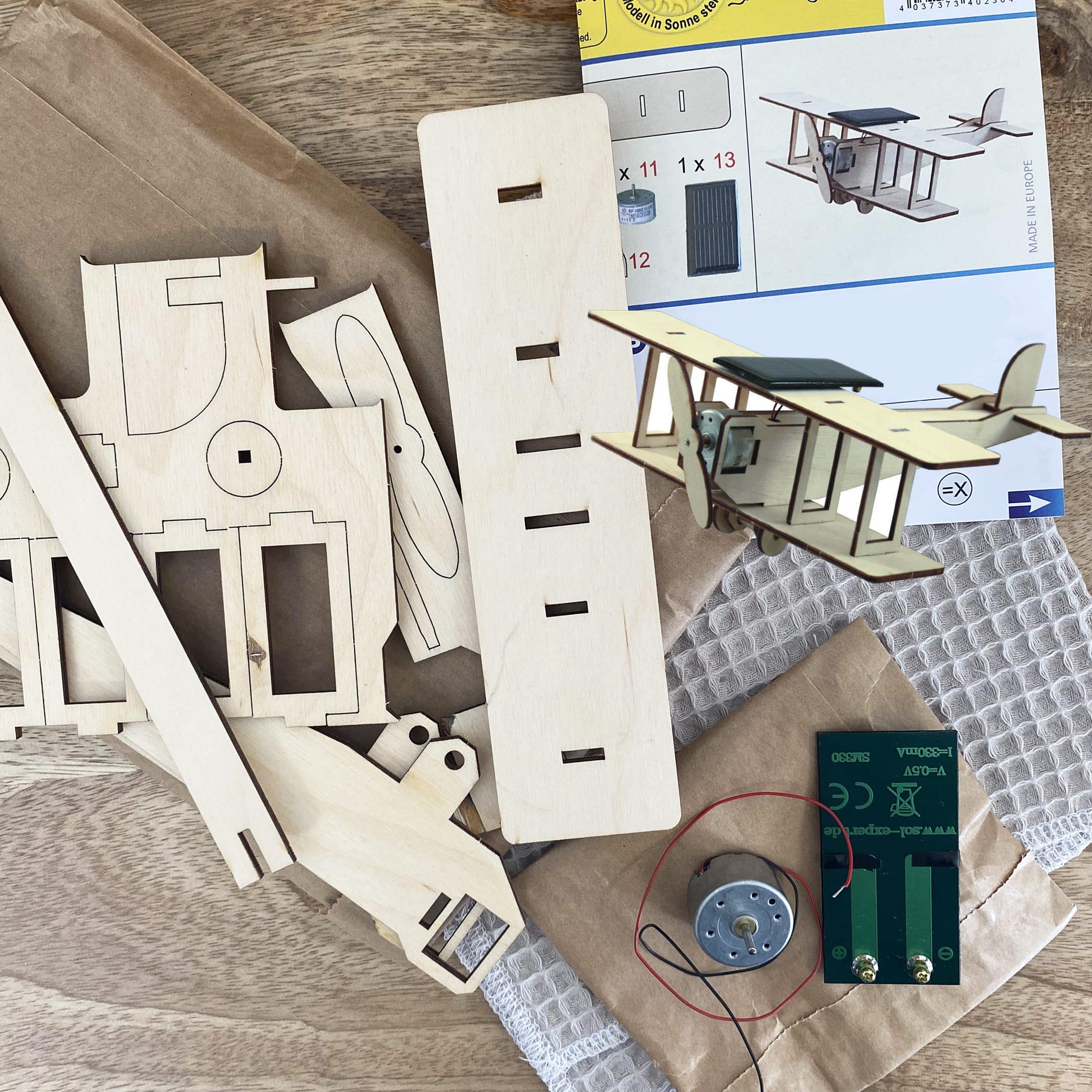 Maquette solaire en bois - Biplan