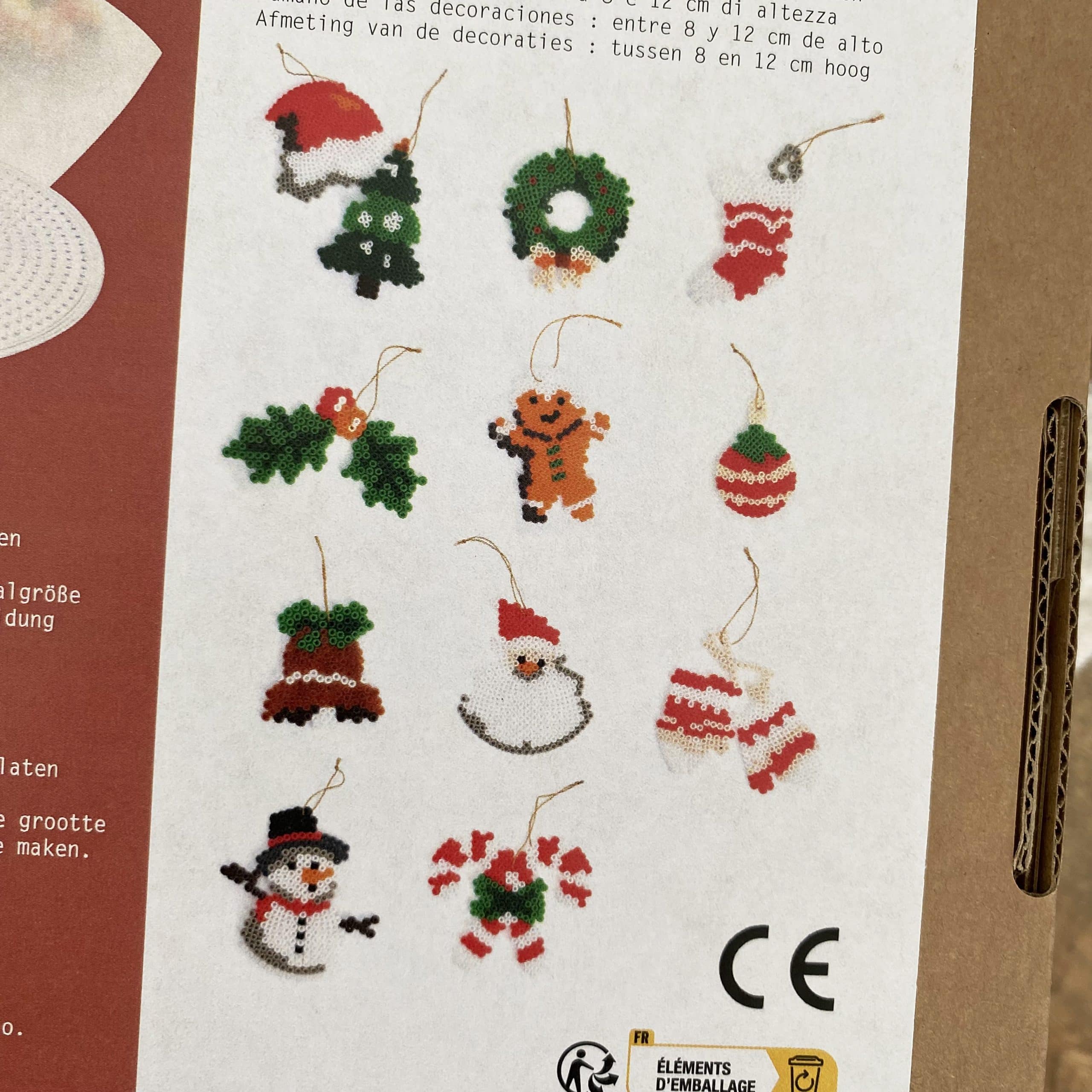 12 suspensions de Noel en perles à repasser