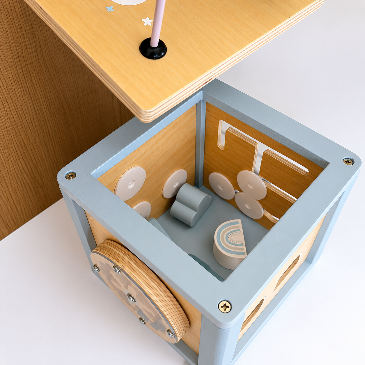 Cube de motricité bleu  – Jouet d’éveil en bois dès 12 mois