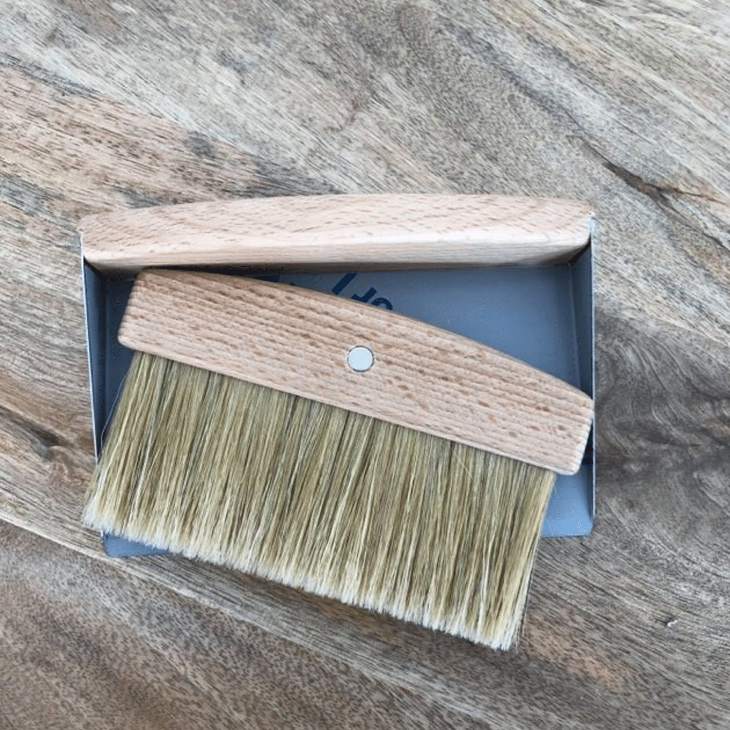 Ramasse miettes en bois de hêtre