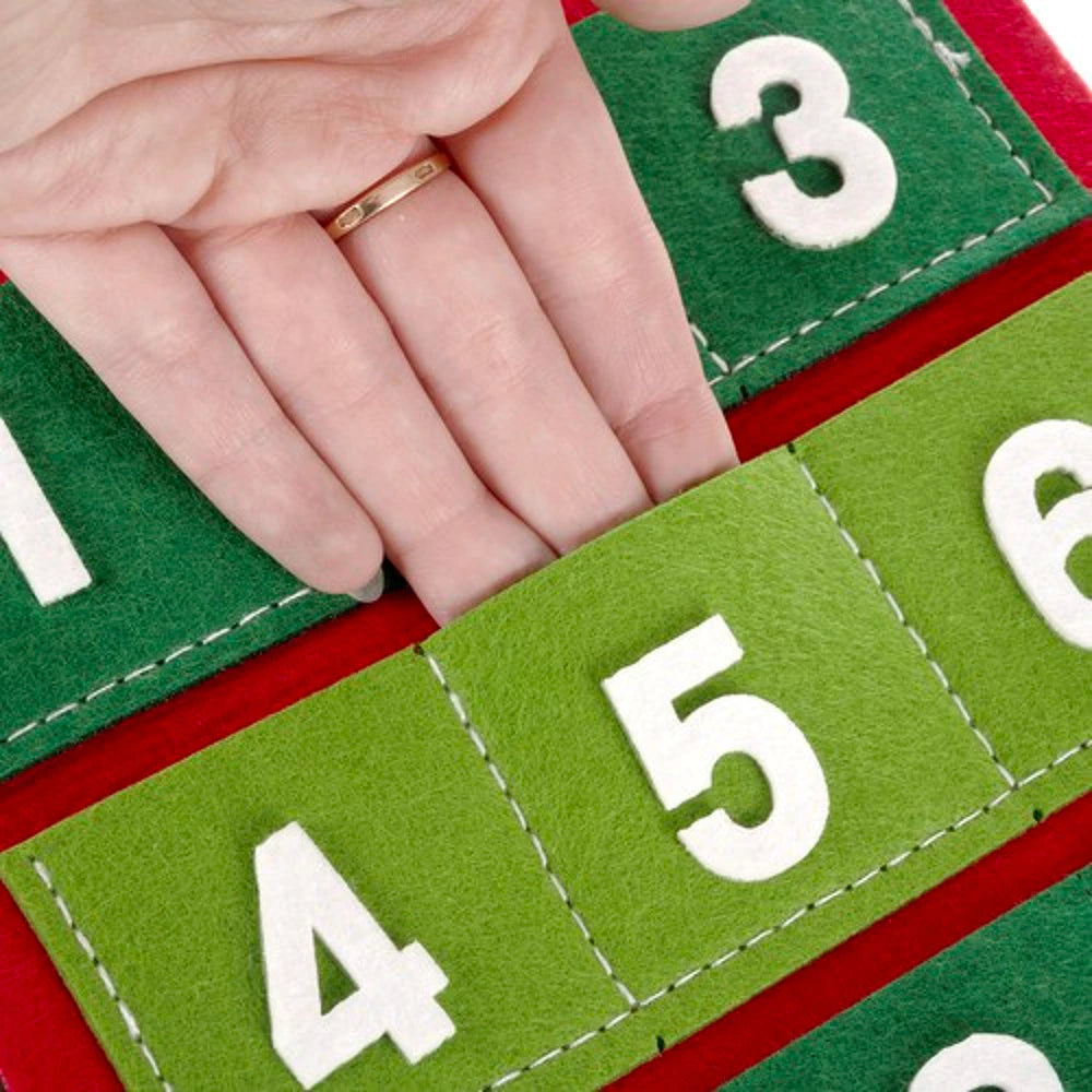 Calendrier de l’Avent à suspendre père noël – 24 pochettes en feutrine