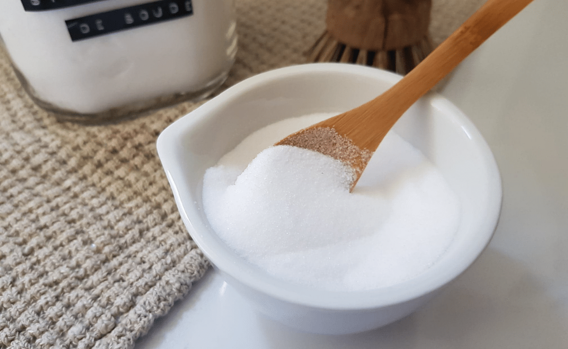 Bicarbonate de soude & vinaigre blanc : comment les utiliser