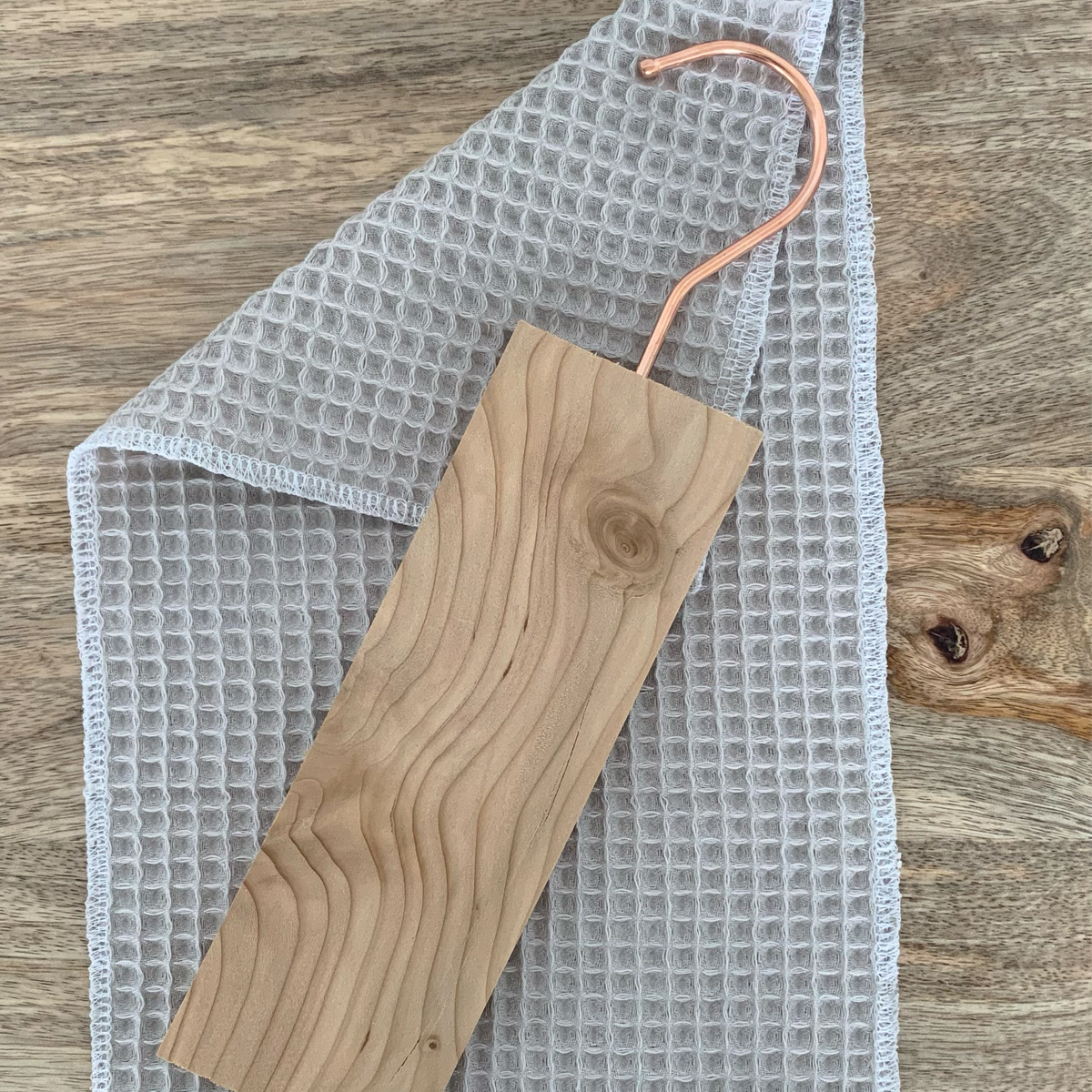 Tablette anti-mites en bois de cèdre à suspendre pour le linge