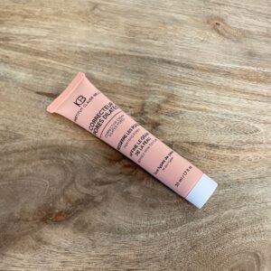 Emballage du correcteur de pores dilatés